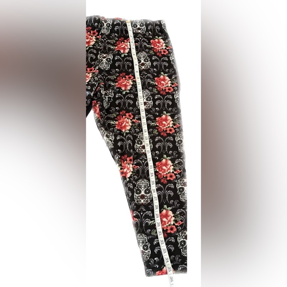 Terra & Sky sugar skull lounging pants. Size 2X - Picture 4 of 6